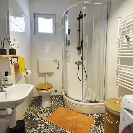 Luna House * Sutivan