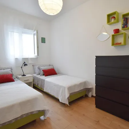 Luna House * Sutivan