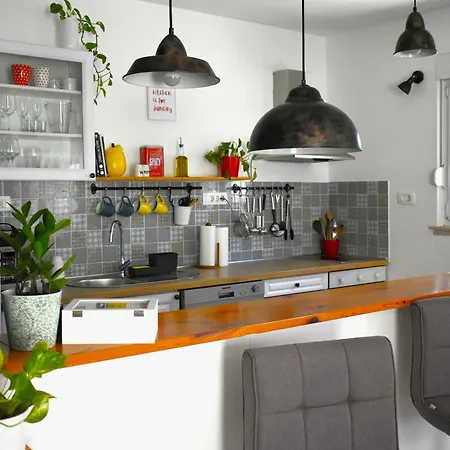 Luna House * Sutivan