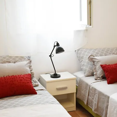 Luna House Sutivan